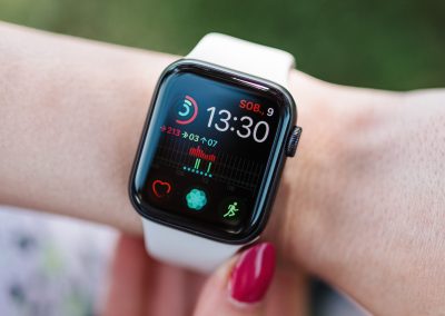Intelligent Timekeeping: Which Smartwatch Brands “Sync” with Diverse Users?